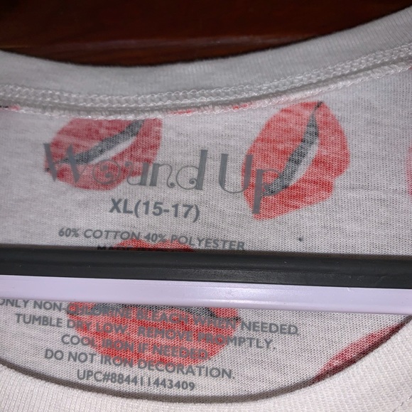 Tee Shirt With Lips Print - Picture 4 of 4